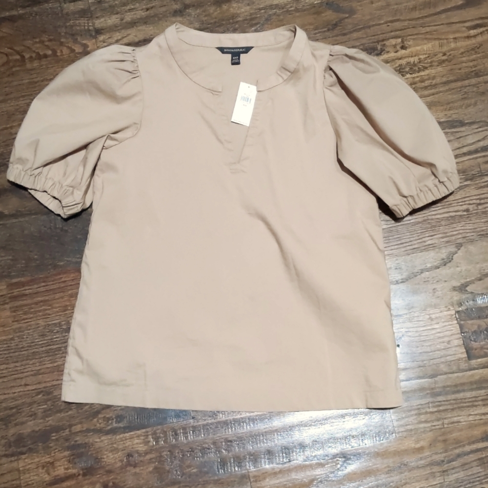 Banana Republic neutral puff sleeve top
